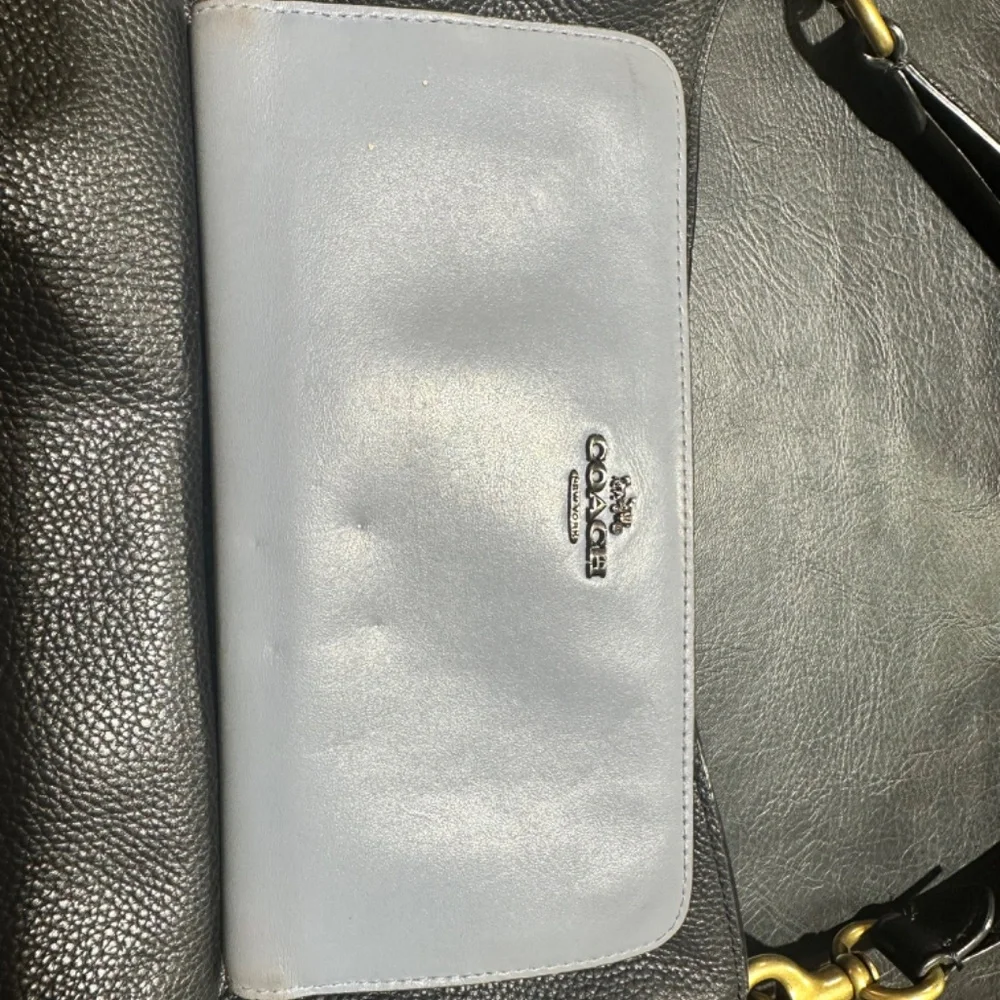 Coach - Picture 3 of 4